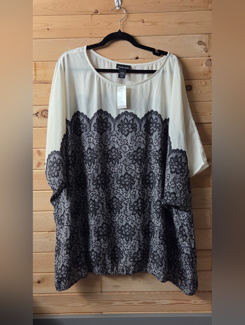 NWT Lane Bryant Ivory and Black Lace-Print Tunic Blouse Size 26/28